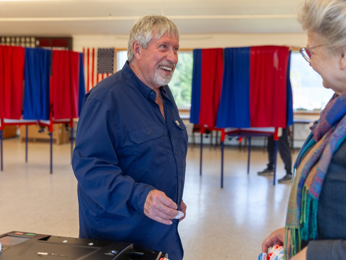 Ken Gross votes on Oct. 1, 2024, at the ANB/ANS Hall in Haines, Alaska. (Rashah McChesney/Chilkat Valley News)