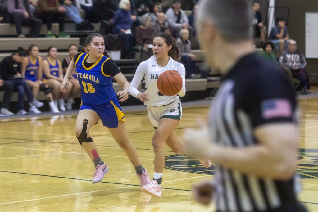 Haines' Ar'iel Godinez Long looks for an opening during a game Saturday, Jan. 11, 2025, in Haines, Alaska. (Rashah McChesney/Chilkat Valley News)