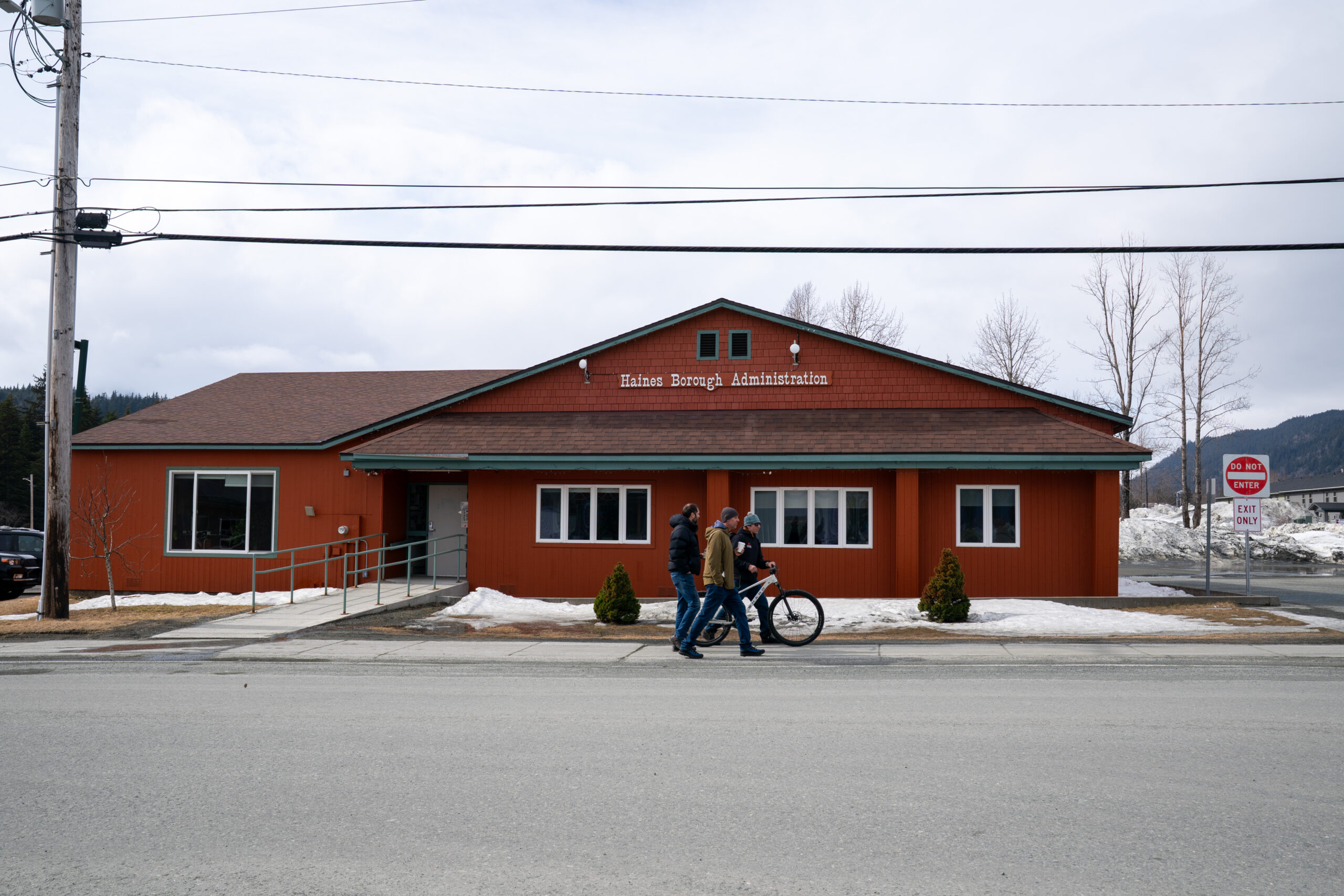 <a href="https://www.chilkatvalleynews.com/2026/09/24/haines-voters-to-decide-whether-planning-commissioners-should-be-elected-or-appointed-by-mayor/" target="_blank">Haines voters to decide whether planning commissioners should be elected or appointed by mayor</a>
