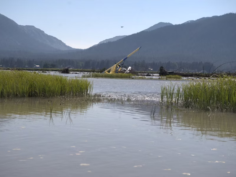 Pilot rescued after Seaplanes floatplane makes emergency landing in Mendenhall River next to airport