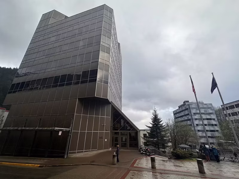 Judge Marianna Carpeneti, in historic first, does not get yes/no retention advisory from Alaska Judicial Council