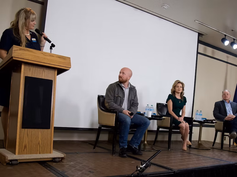 Three former governors and Sen. Murkowski endorse JKT over three Republicans on ballot